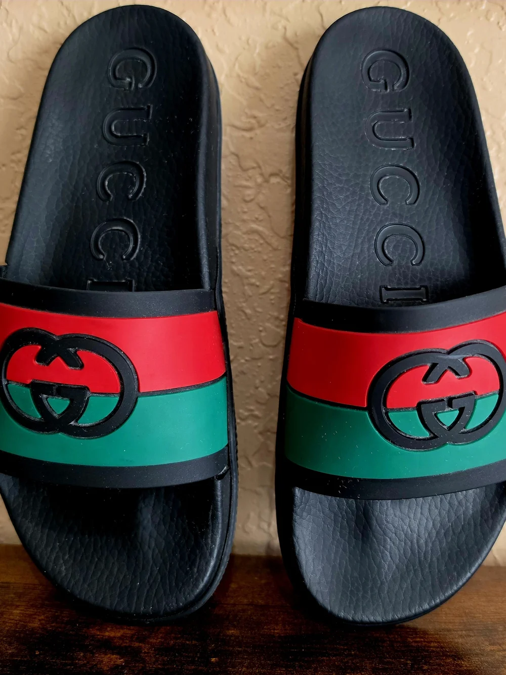 Authentic Gucci Men's Black Slide with Red and Green Stripe